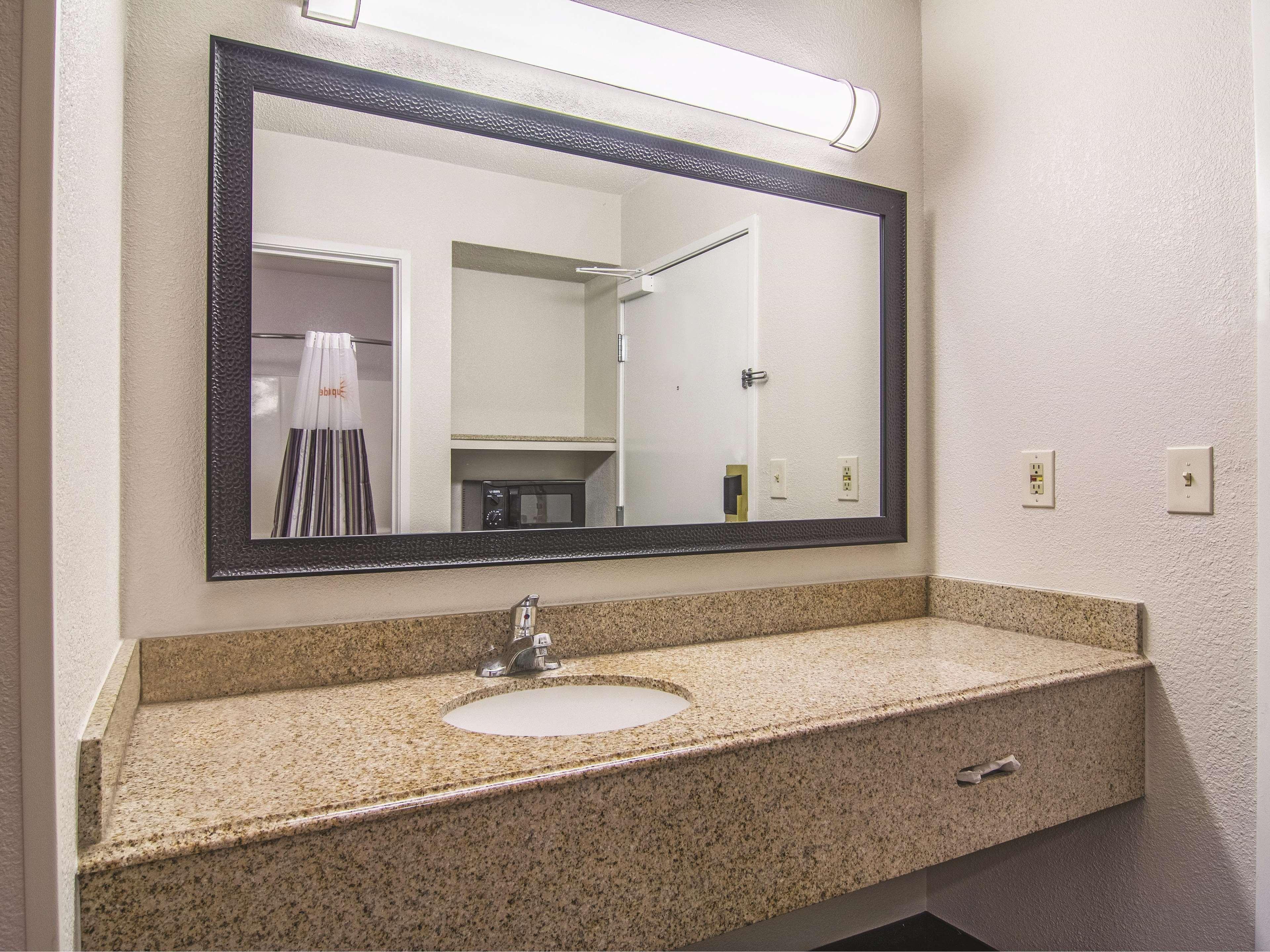Wingate By Wyndham Brunswick Ga I-95 Hotel Exterior photo