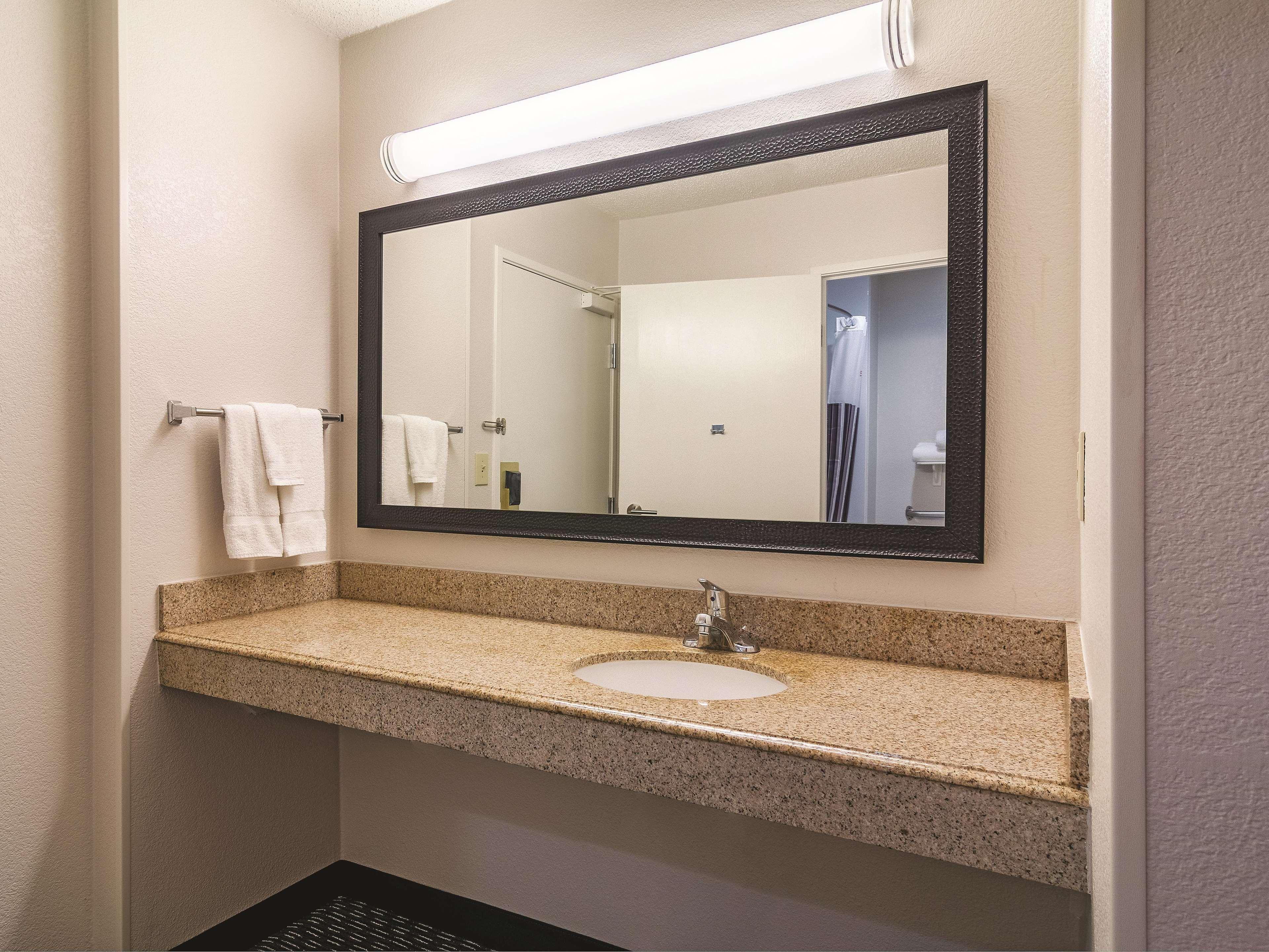 Wingate By Wyndham Brunswick Ga I-95 Hotel Exterior photo